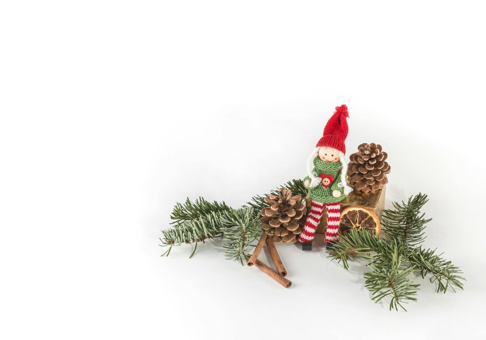 Kerstpoppetje op een tak