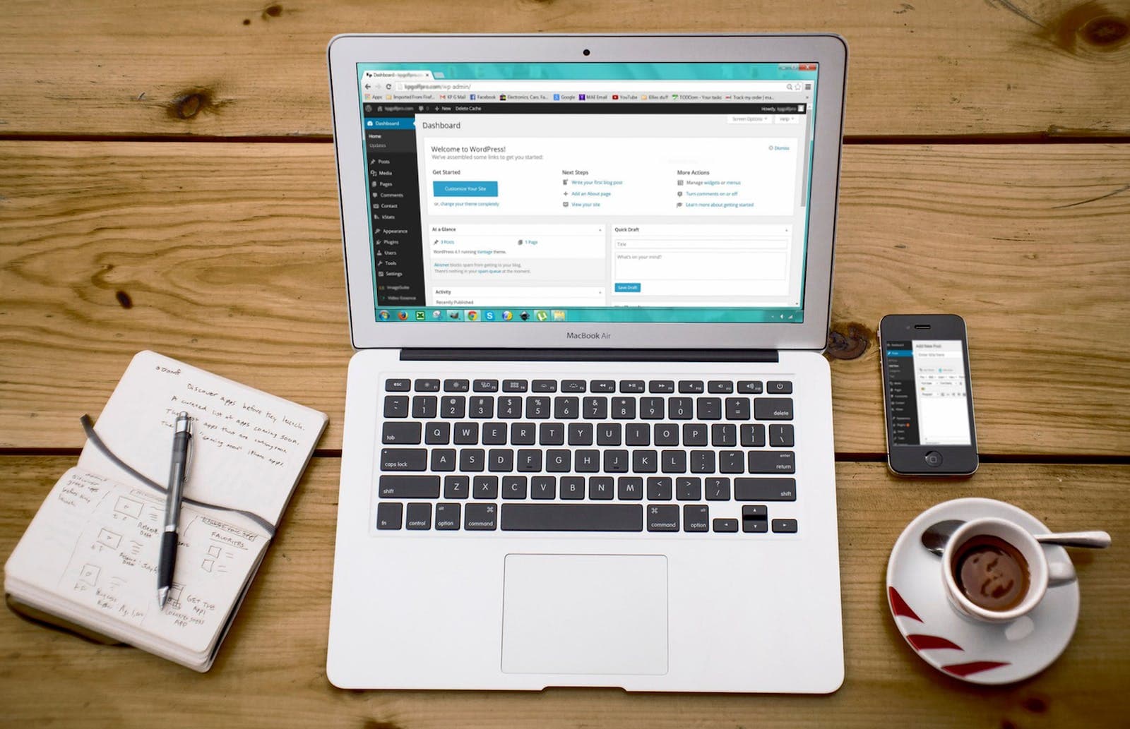een laptop met een wordpress scherm